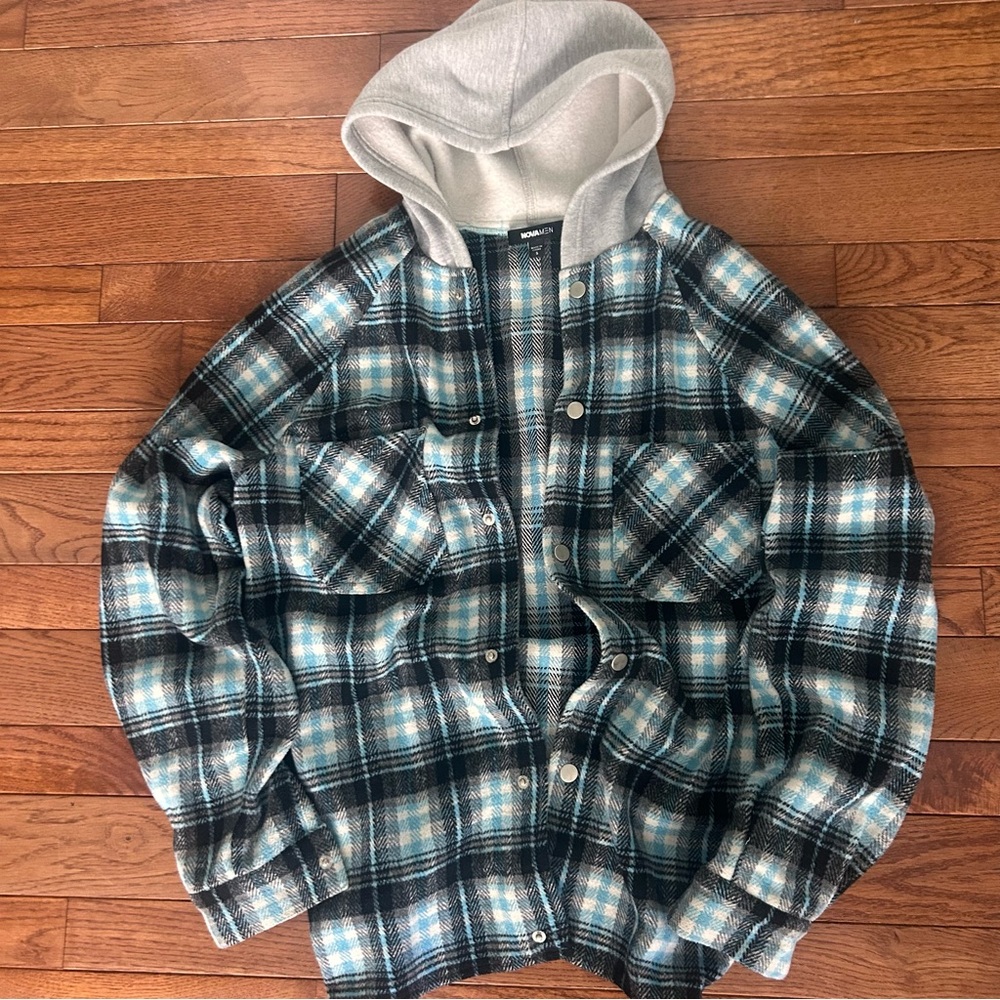 Nova Men hooded flannel great condition